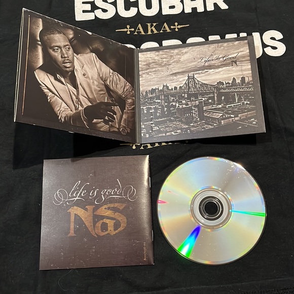 Nas Life is good Deluxe CD and Exclusive T-Shirt - Picture 7 of 7